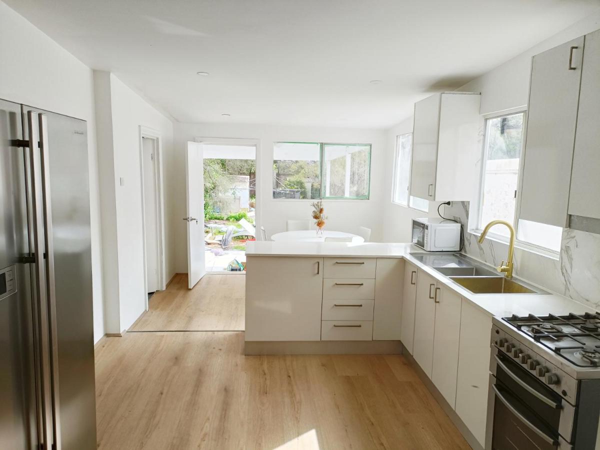 Stunning Queen 1min Walk To Station With 55 Inch Tv