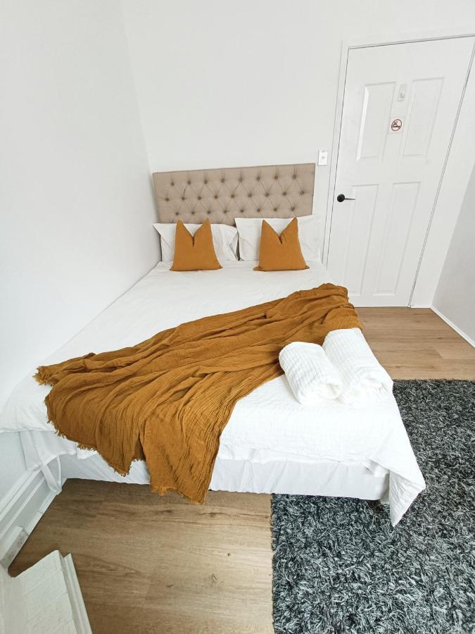 Homestay Stunning Queen 1min Walk To Station With 55 Inch Tv